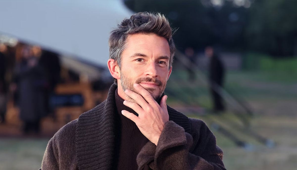 Jonathan Bailey surprises family with emotional ‘Wicked: For Good’ screening moment