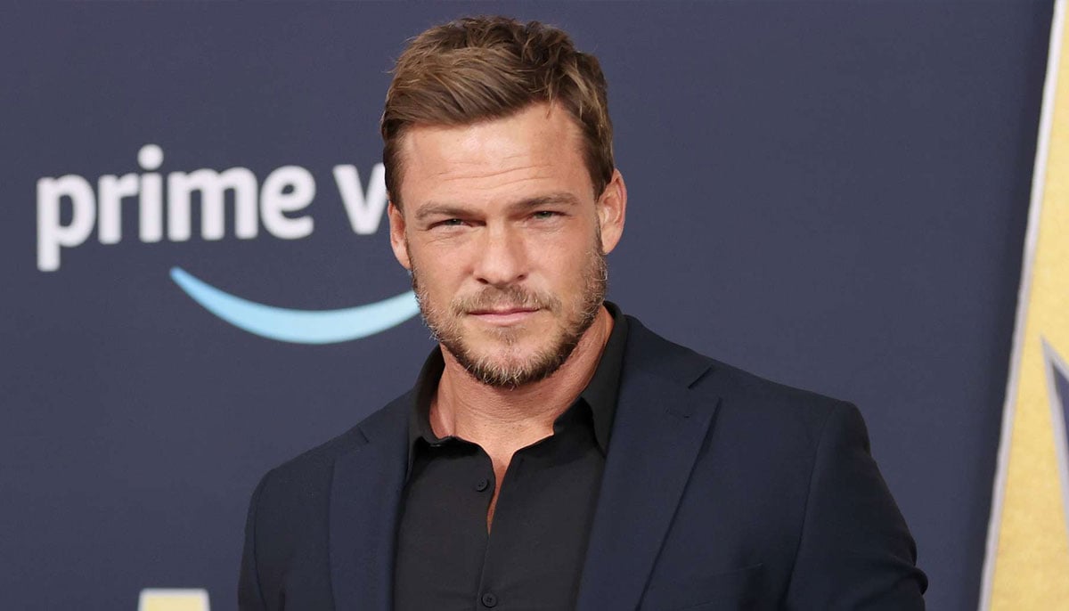 Mary Elizabeth Winstead, Alan Ritchson, Karen Gillan Celebrate Birthdays on November 28