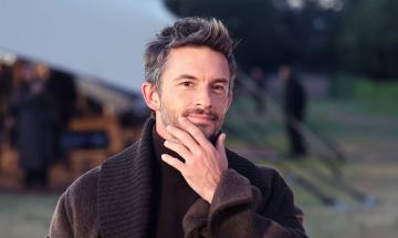 Jonathan Bailey surprises family with emotional ‘Wicked: For Good’ screening moment