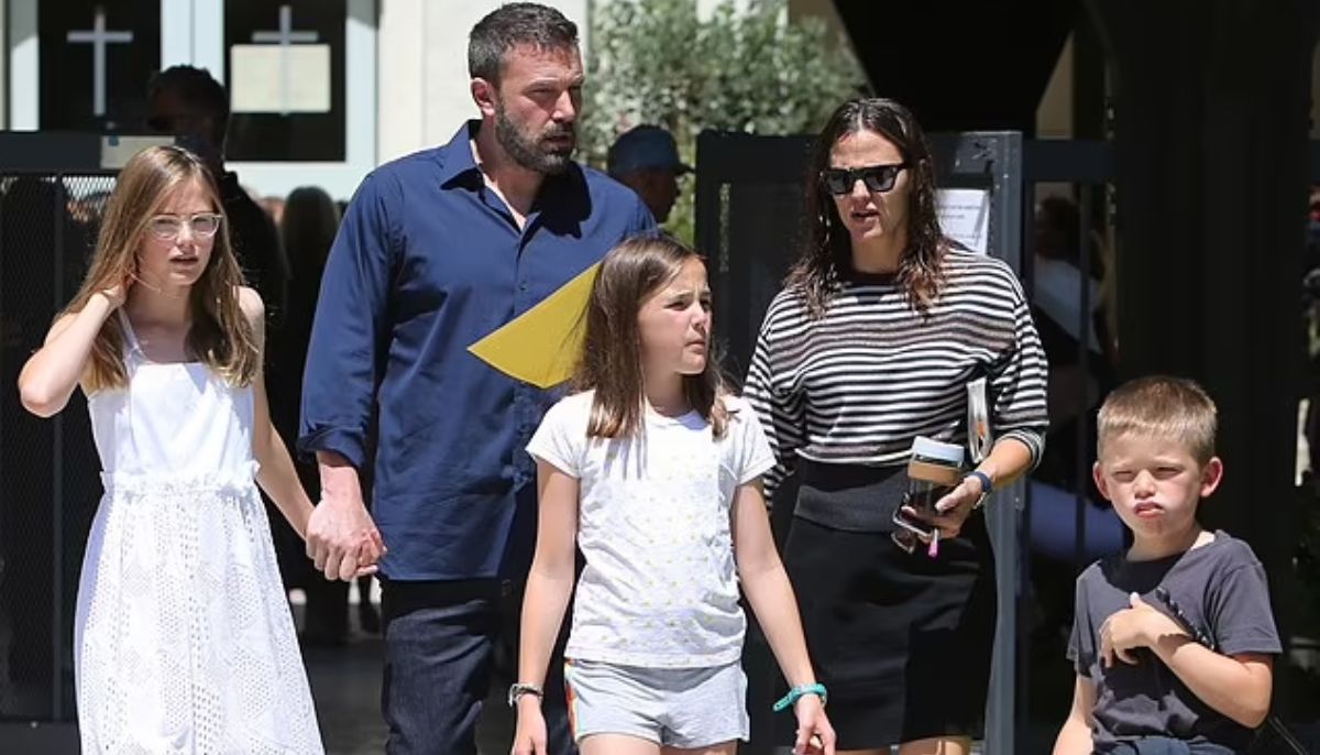 Ben Affleck, Jennifer Garner keep co-parenting strong with Thanksgiving reunion