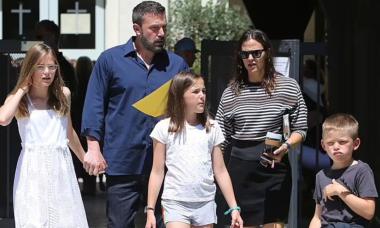 Ben Affleck, Jennifer Garner keep co-parenting strong with Thanksgiving reunion