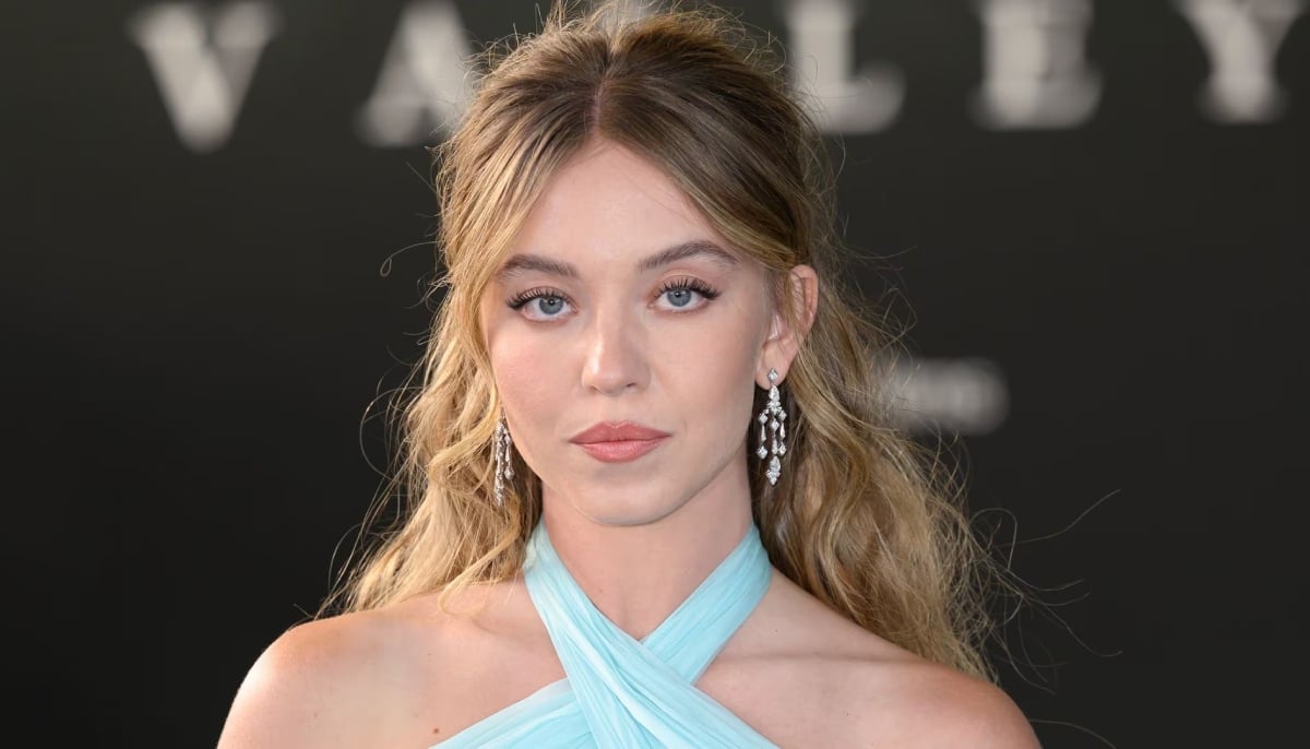 Sydney Sweeney celebrates “Friendsgiving Week” in playful night out