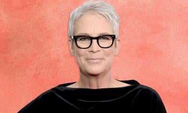 Jamie Lee Curtis celebrates ‘My Girl’ with nostalgic song performance