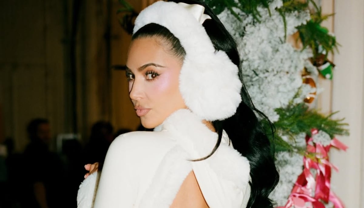 Kim Kardashians sizzling Christmas look wins hearts
