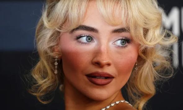 Sabrina Carpenter faces additional mockery from White House after original post disappears