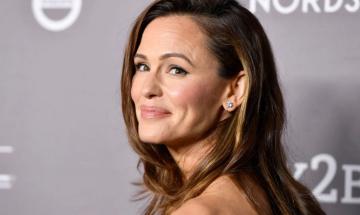 Jennifer Garner launches her ‘Pretend Cooking Show’ on YouTube