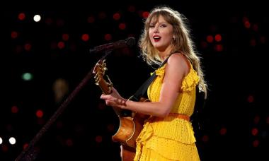 How did Taylor Swift become a billionaire