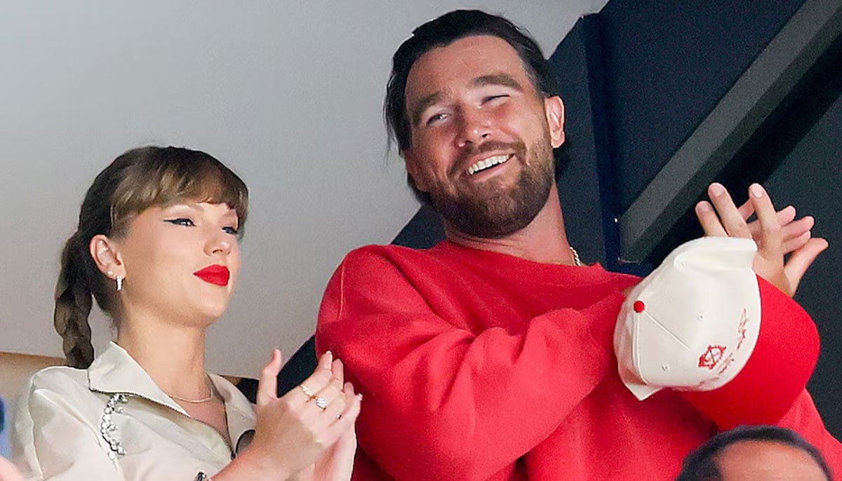 Taylor Swift cheers on Travis Kelce at Christmas NFL game