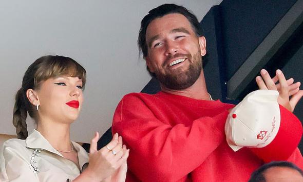 Taylor Swift cheers on Travis Kelce at Christmas NFL game