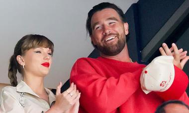 Taylor Swift cheers on Travis Kelce at Christmas NFL game