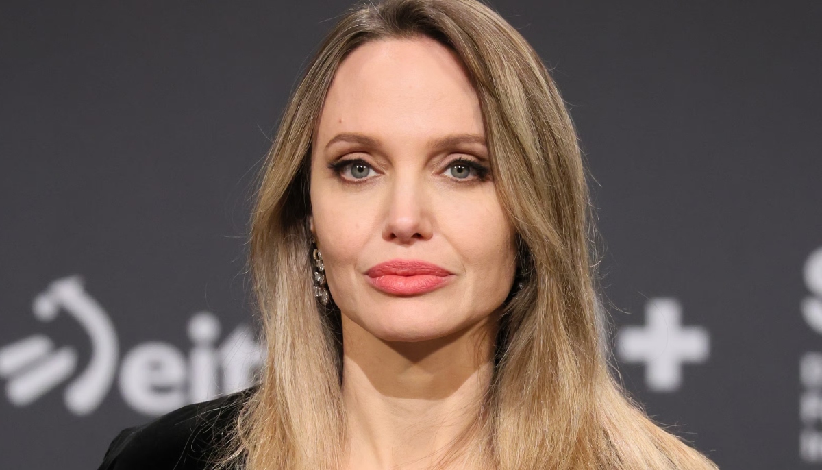 Angelina Jolie prepares to leave Los Angeles ahead of the new year