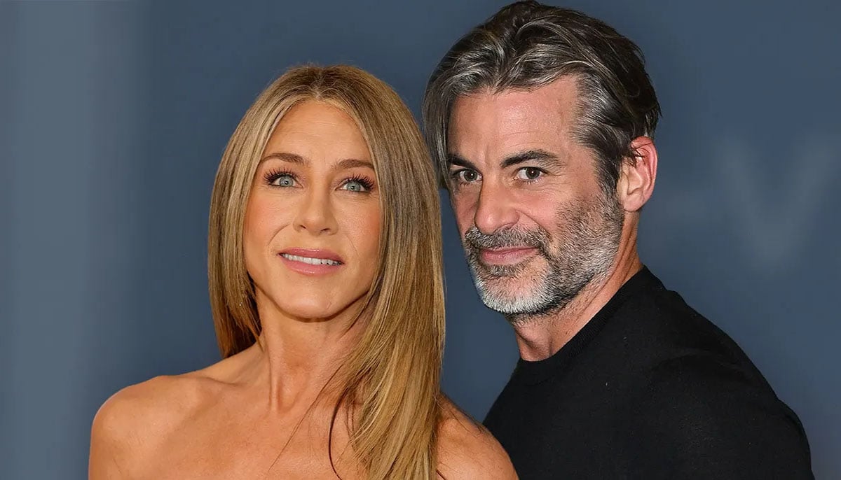 Jennifer Aniston shines in Jim Curtis end-of-year recap