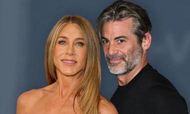 Jennifer Aniston shines in Jim Curtis' end-of-year recap