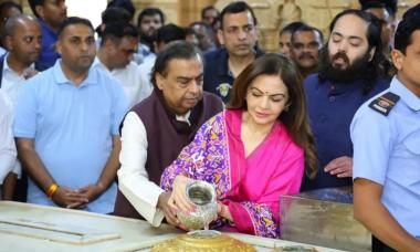 Nita Ambani rings in New Year with triking fashion statement