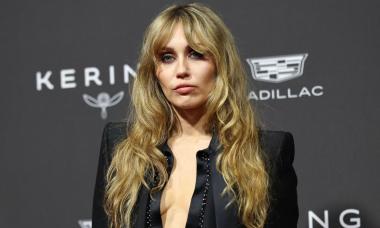 Miley Cyrus champions entertainment community while accepting Palm Springs honour