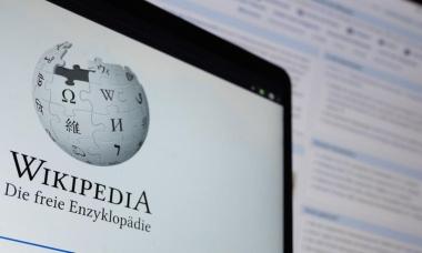 Wikipedia celebrates 25 years: Insights into its volunteer editors' lives