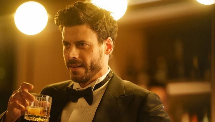 François Arnaud unfollows Heated Rivalry cast — fans react