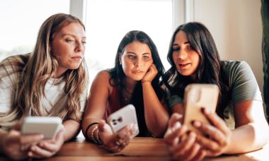 Lib Dems propose film-style age ratings for teen social media