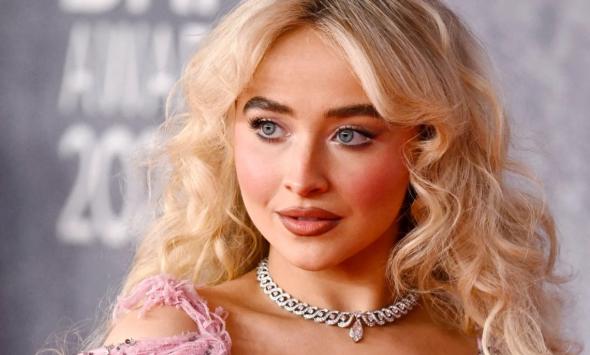 Sabrina Carpenter's unexpected SNL moment goes viral 