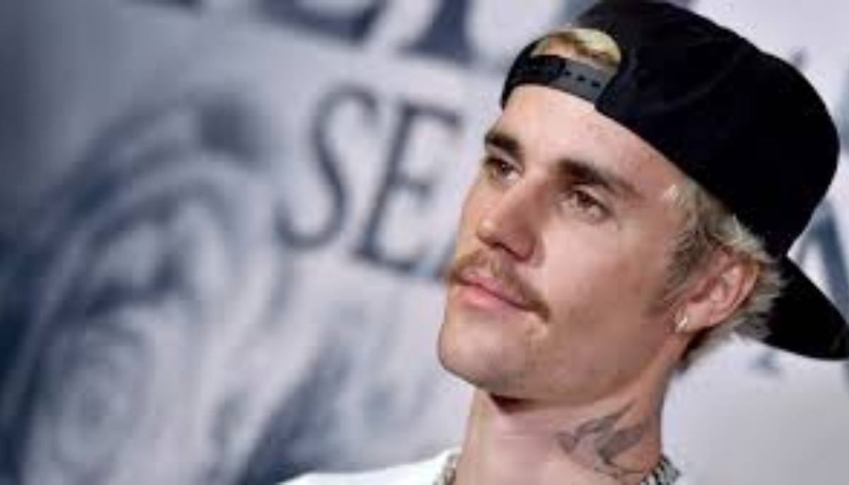 Fans take trip down to Justin Biebers past moments