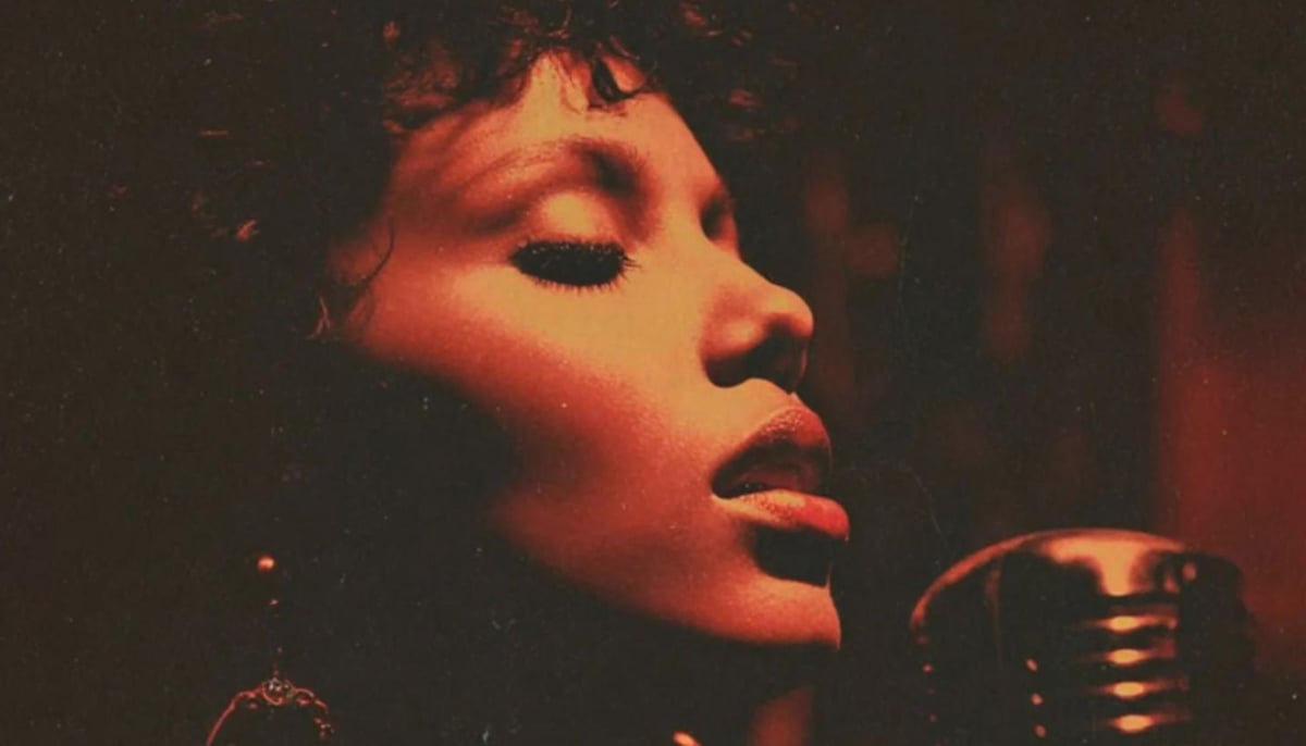 The unknown singer who’s outselling real artists