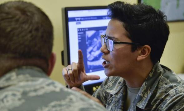 Pentagon seeks new recruits in Silicon Valley