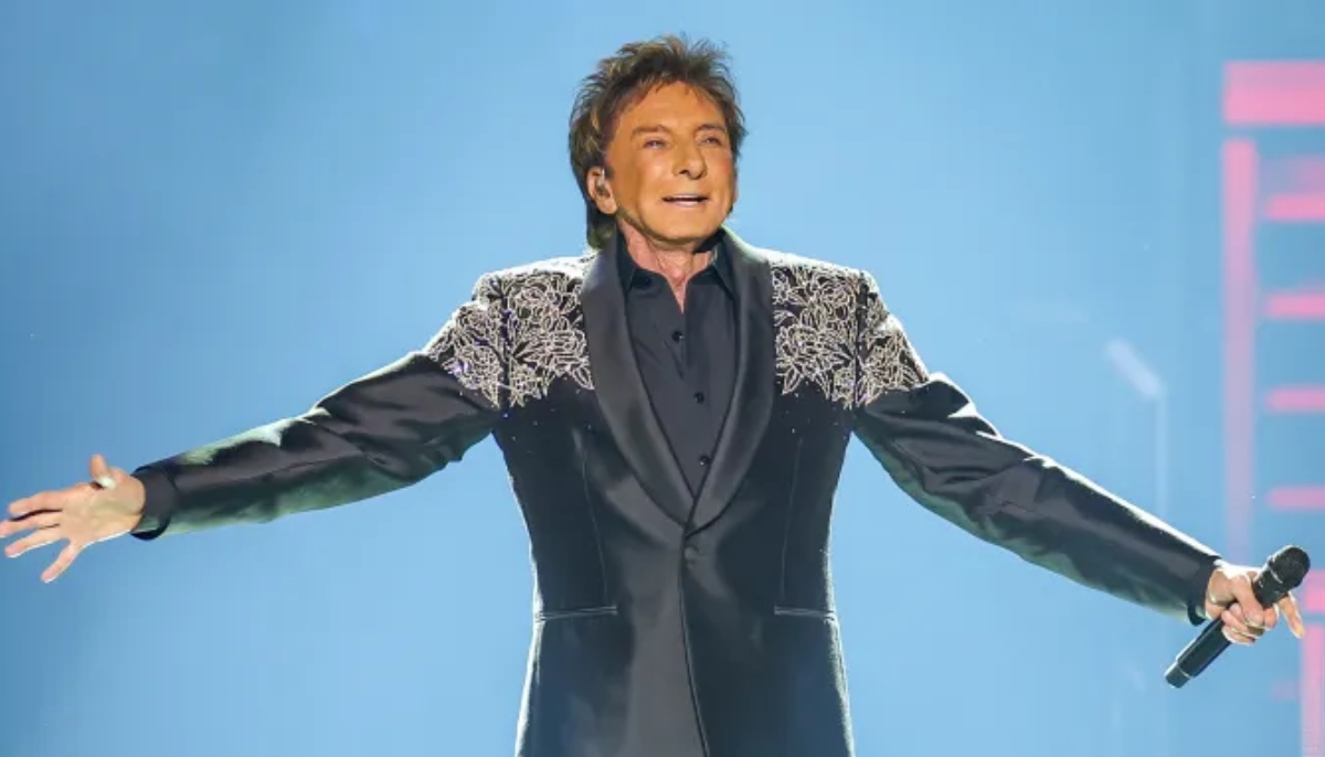 Barry Manilow delays Las Vegas shows to focus on recovery after lung surgery