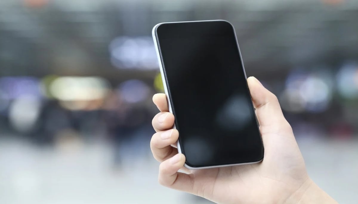 Next-gen phones push boundaries with giant displays