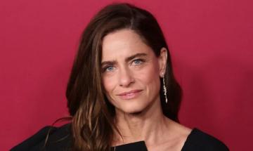 Amanda Peet reveals 'excruciating' breast cancer battle in new essay