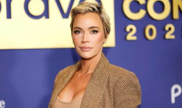 Teddi Mellencamp delivers tearful tribute to John Mellencamp at iHeartRadio Awards