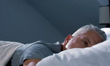 Expert identifies seven practical hacks for overcoming seasonal sleep struggles