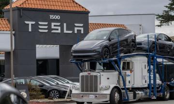 Tesla delivers 358,000 vehicles in Q1, a 14% drop from previous quarter