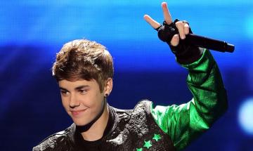 Justin Bieber blocked from historic No. 1 by Bruno Mars