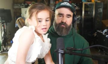 Jason Kelce praises daughter Wyatt for first ever golf swing