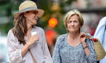 Amanda Peet reveals parents compared acting dreams to being a 'hooker'