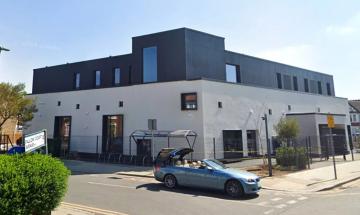 UK police seek two suspects in synagogue arson attempt