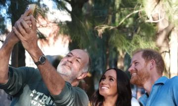 Prince Harry, Meghan Markle take 'surreal' selfies with fans on walking tour