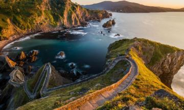 Expert shares tips on choosing between beaches and mountains