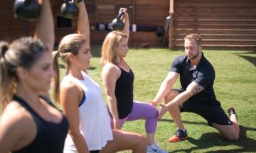 Experts highlight simple drinks that may support belly fat loss