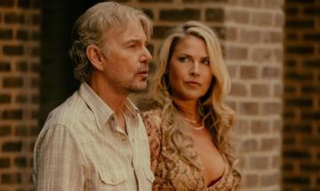 Ali Larter reveals Taylor Sheridan sends texts while laughing at scripts