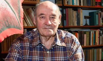 Desmond Morris, author of The Naked Ape, dies at 98
