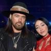 Noah Cyrus and Billy Ray Cyrus debut new song live at Stagecoach Festival