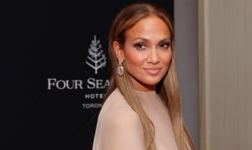 Jennifer Lopez flaunts her abs after morning gym workout