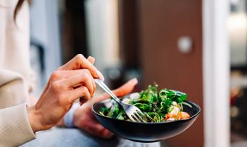 Clinical nutritionist shares 10 cooling summer foods to help women manage PCOS