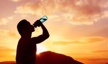 How to choose beverages that truly hydrate during hot summer months