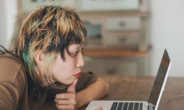 AI sparks bizarre 'open laptop' trend among tech workers