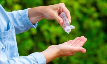 Dermatologist warns excessive hand sanitiser use can cause painful hand eczema