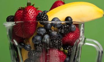 UK surgeon debunks the claim that bananas destroy berry smoothie nutrition