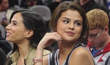 Selena Gomez celebrates Spurs win with viral throwback NBA post