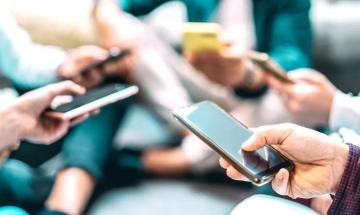 Experts reveal link between fertility rates and smartphone use